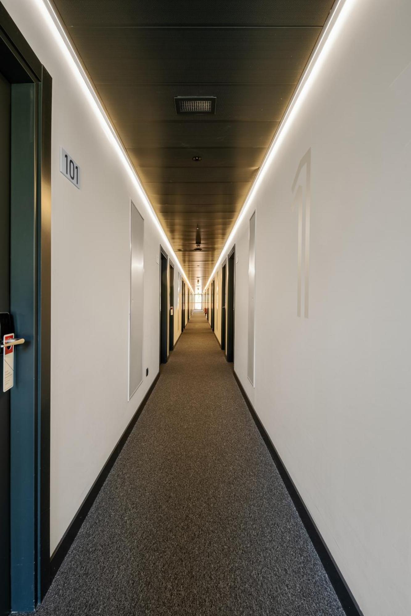 Ibis Budget Madrid Aeropuerto Extérieur photo